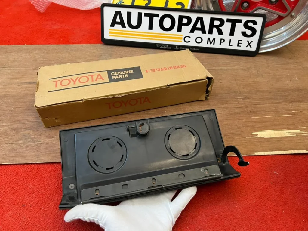 Corona Rt80 RT81 RT83 1970 1971 Glove compartment Door NOS OEM 4