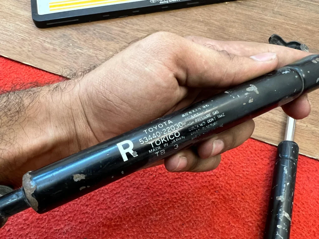 Cressida 1986 - 1988 Bonnet lift struts support assembly (4)