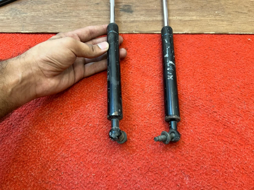 Cressida 1986 - 1988 Bonnet lift struts support assembly (6)