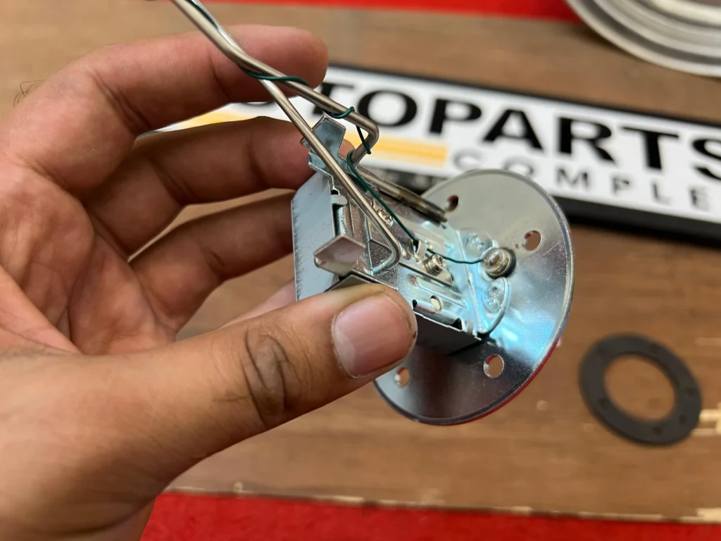 Fuel guage sending unit for Ke70 Te72 sedan Corolla 1980-83 (2)