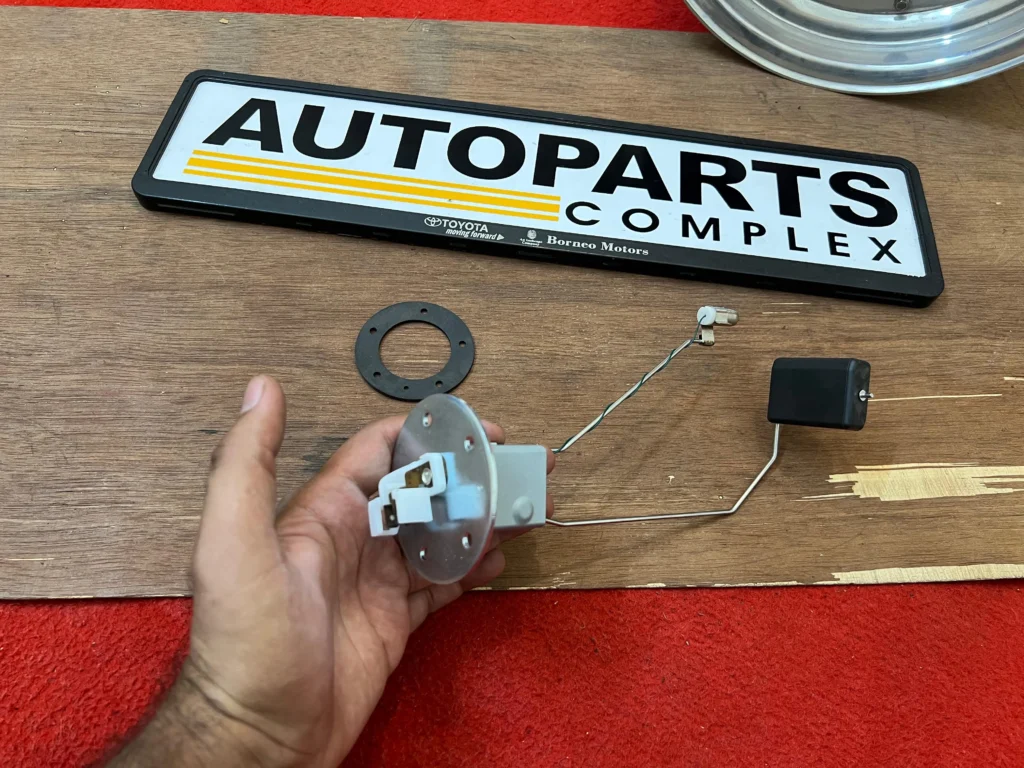 Fuel guage sending unit for Ke70 Te72 sedan Corolla 1980-83 (7)