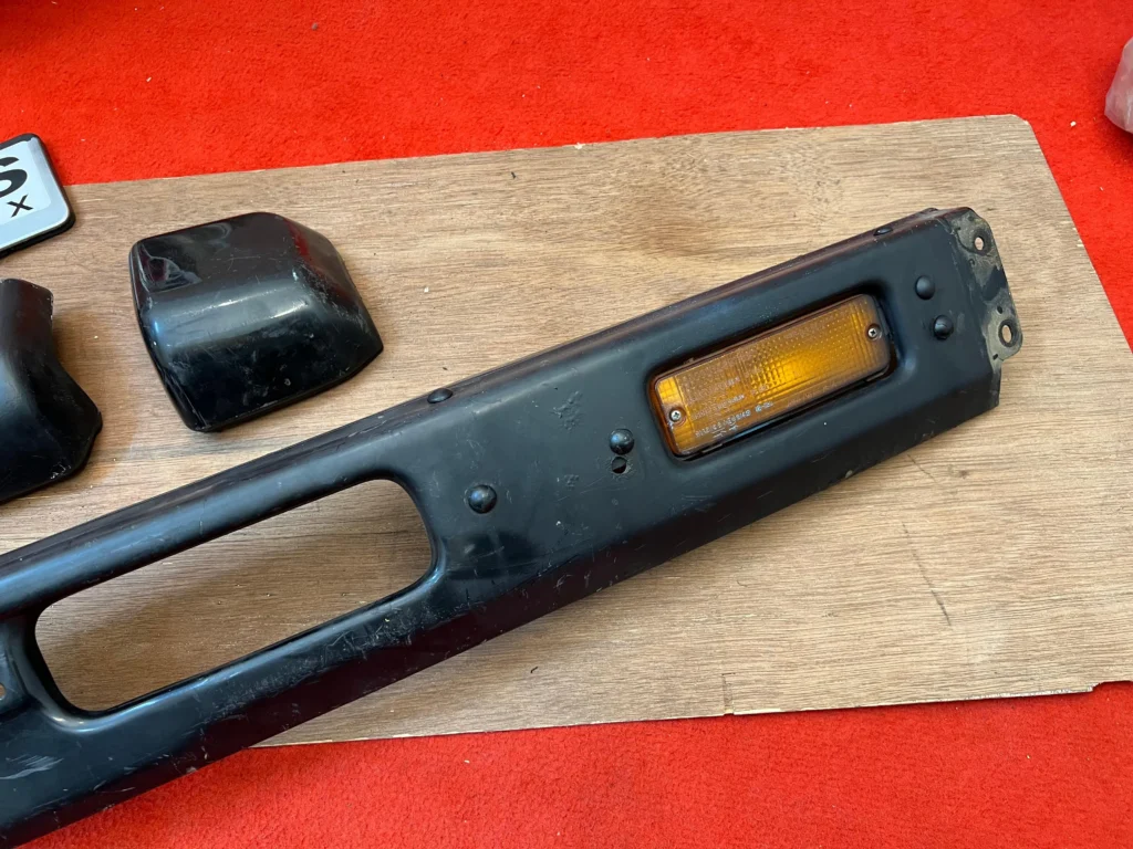 Hilux Pickup 1981 1982 1983 RN30 Rn36 Ln46 4WD front bumper (1)