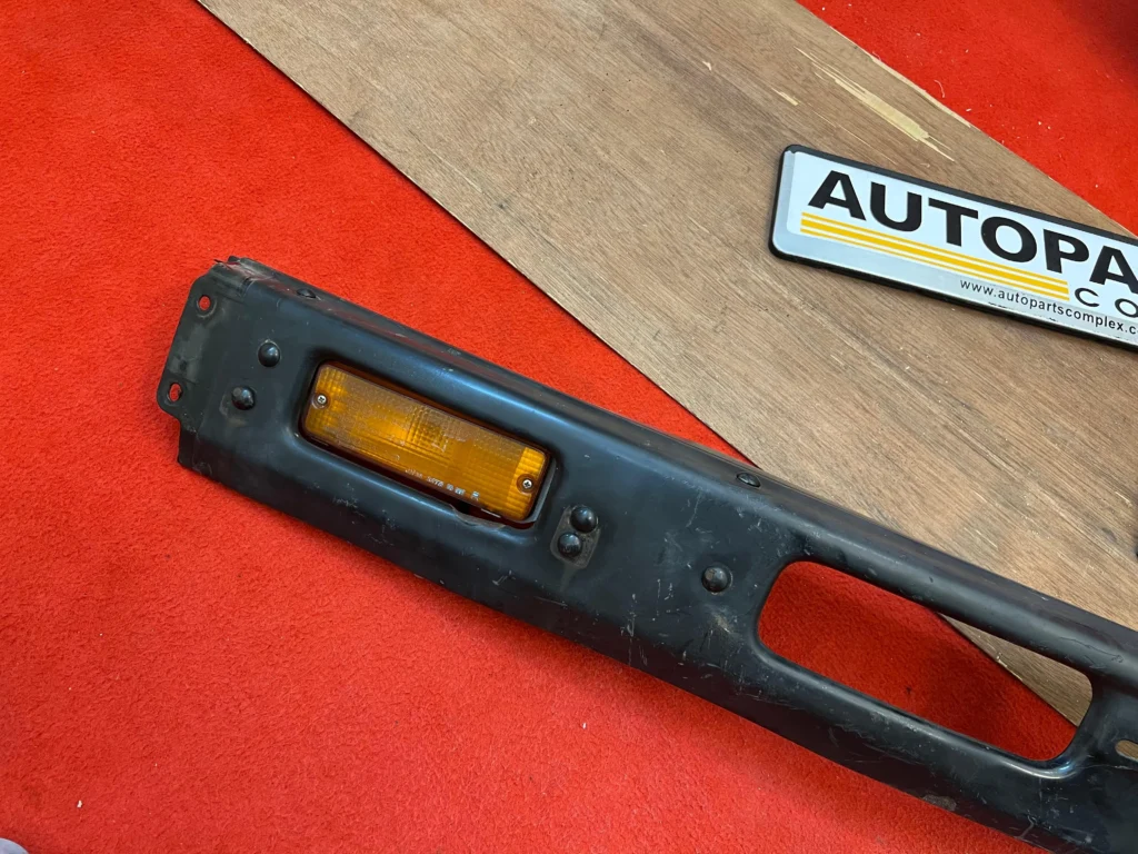 Hilux Pickup 1981 1982 1983 RN30 Rn36 Ln46 4WD front bumper (4)