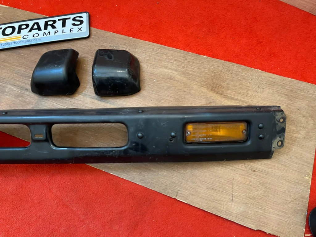 Hilux Pickup 1981 1982 1983 RN30 Rn36 Ln46 4WD front bumper (5)