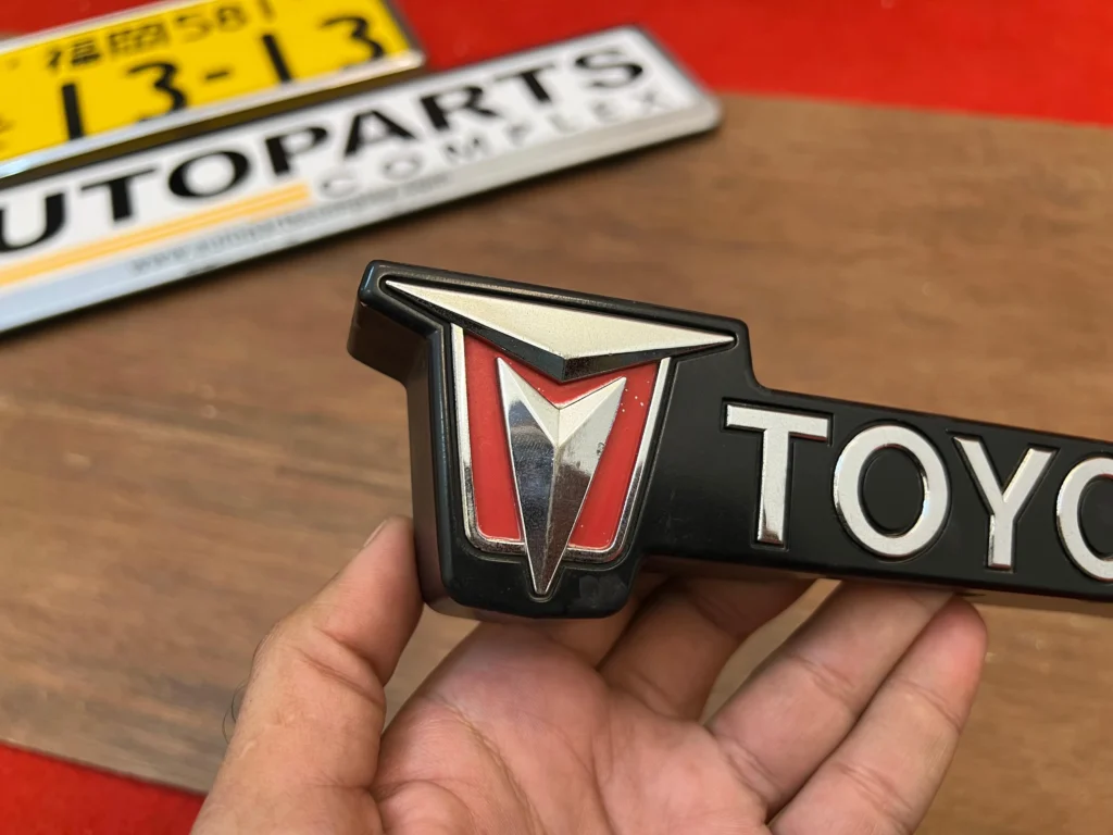 Hilux pickup 1982 1983 4WD grille Toyota badge RN30 Rn40 ln46 (3)