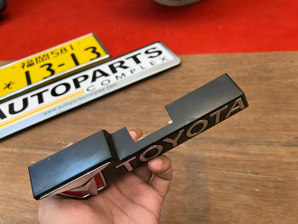 Hilux pickup 1982 1983 4WD grille Toyota badge RN30 Rn40 ln46 (7)