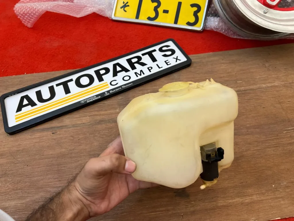 Ke30 Te31 Ke35 Ke36 Corolla Windshield washer bottle1