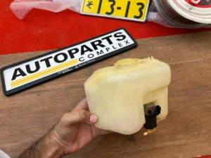 Ke30 Te31 Ke35 Ke36 Corolla Windshield washer bottle1