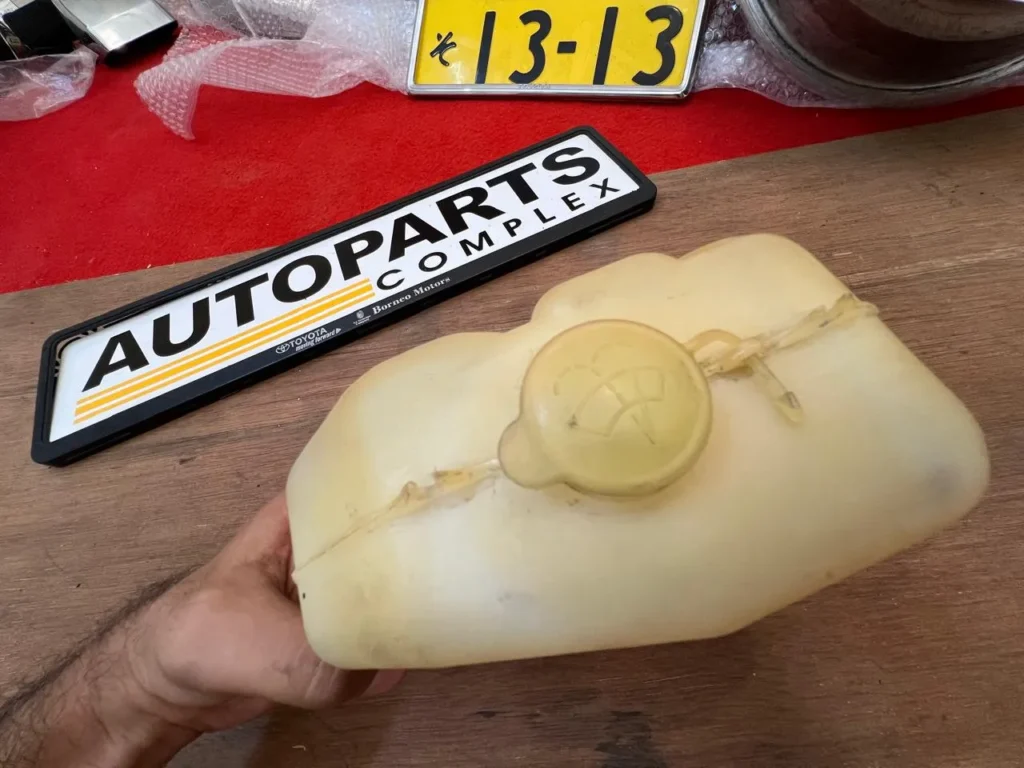 Ke30 Te31 Ke35 Ke36 Corolla Windshield washer bottle4