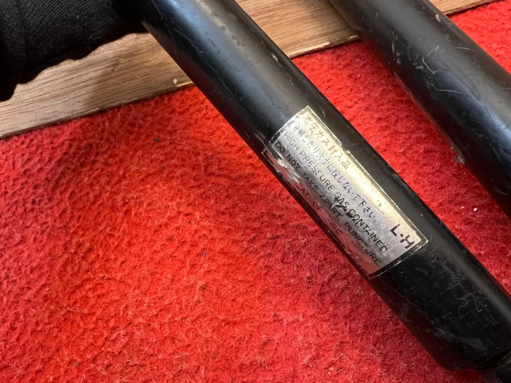 OEM Toyota 1980s Bonnet lift struts support assembly (3)