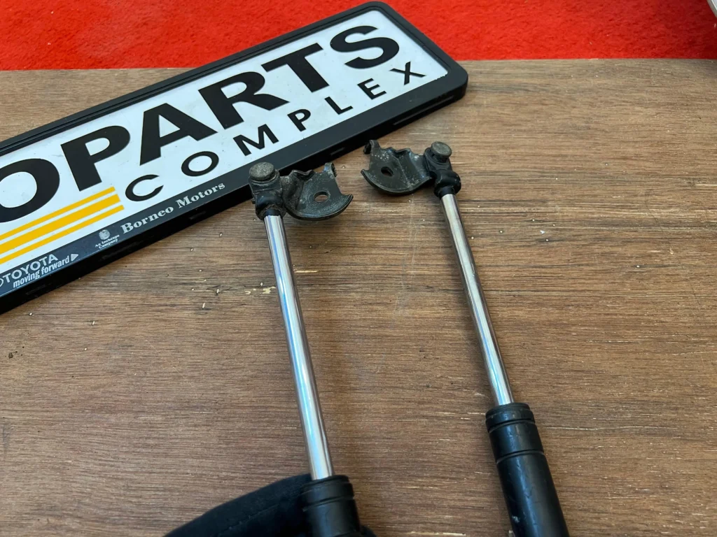 OEM Toyota 1980s Bonnet lift struts support assembly (5)