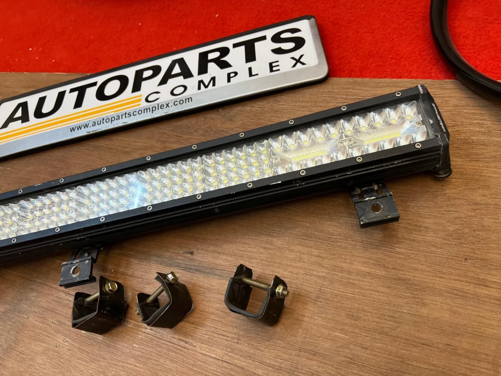 Roof mounted bar for SUVs (2)