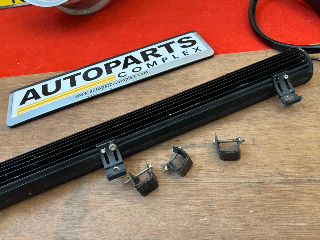 Roof mounted bar for SUVs (4)