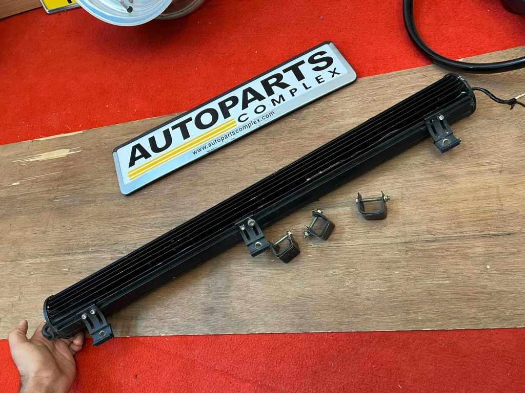 Roof mounted bar for SUVs (7)