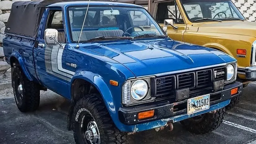 Toyota Hilux pickup 1979 - 1983 RN30 RN40 4WD fender badges (1)