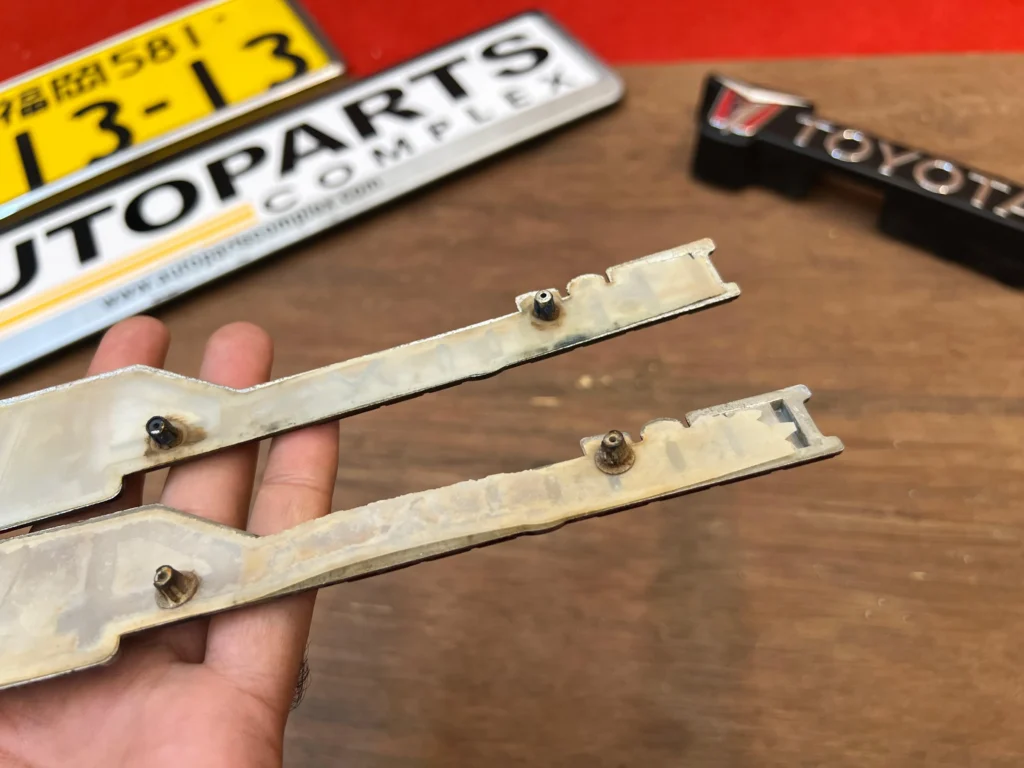 Toyota Hilux pickup 1979 - 1983 RN30 RN40 4WD fender badges (5)