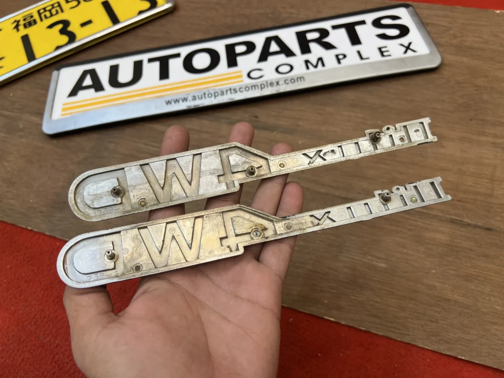 Toyota Hilux pickup 1979 - 1983 RN30 RN40 4WD fender badges pair (1)