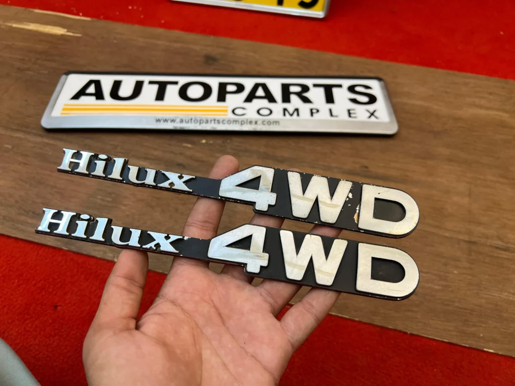 Toyota Hilux pickup rn36 rn46 ln46 rn35 4WD fender badges pair (1)