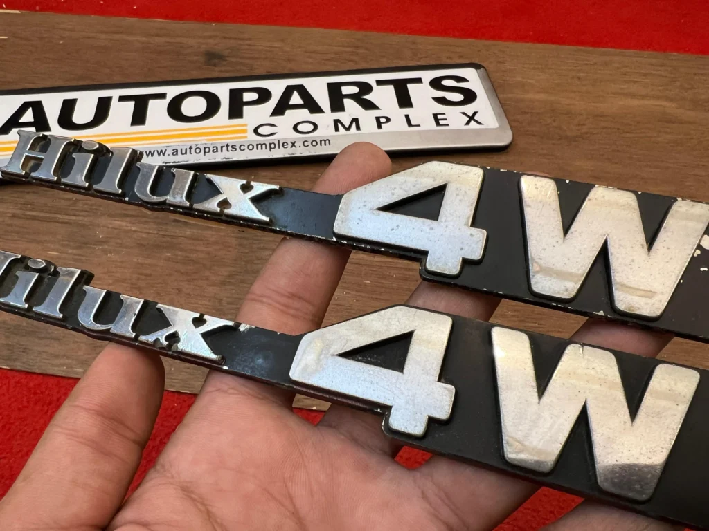 Toyota Hilux pickup rn36 rn46 ln46 rn35 4WD fender badges pair (4)