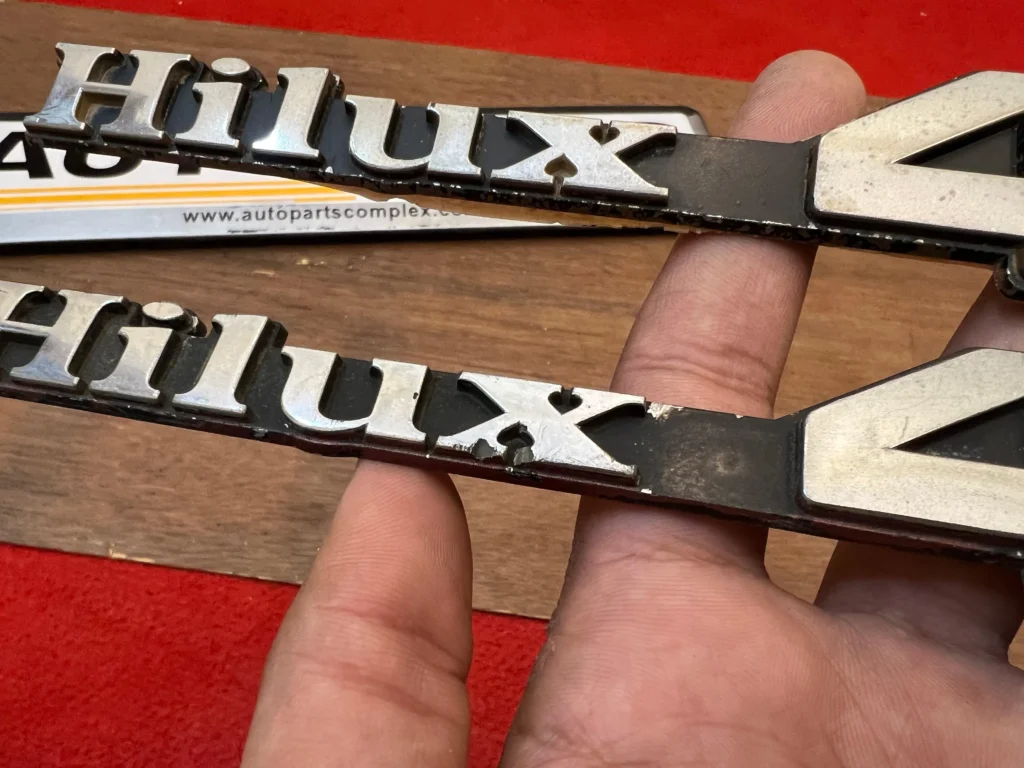 Toyota Hilux pickup rn36 rn46 ln46 rn35 4WD fender badges pair (5)