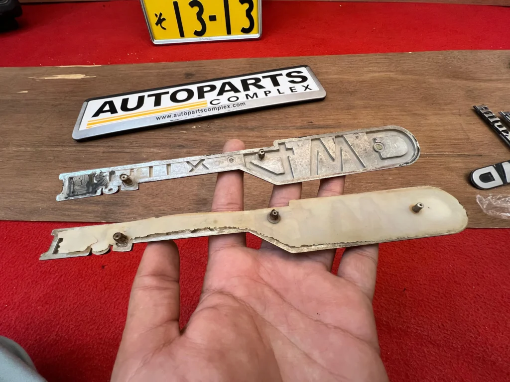 Toyota Hilux pickup rn36 rn46 ln46 rn35 4WD fender badges pair (6)