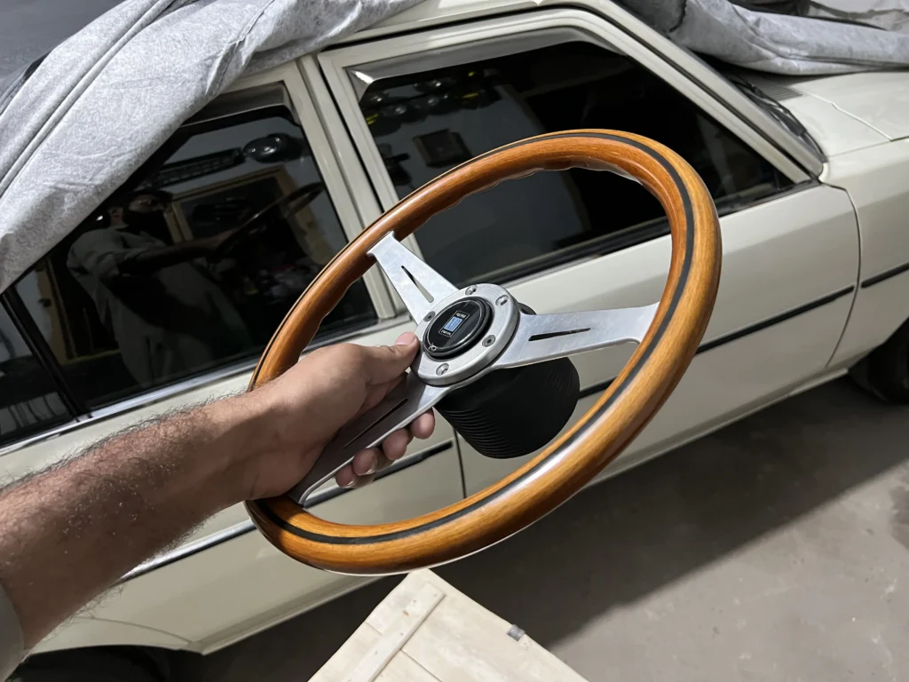 Vintage Nardi Torino Classic 365mm with horn button and its surrounding ring (1)