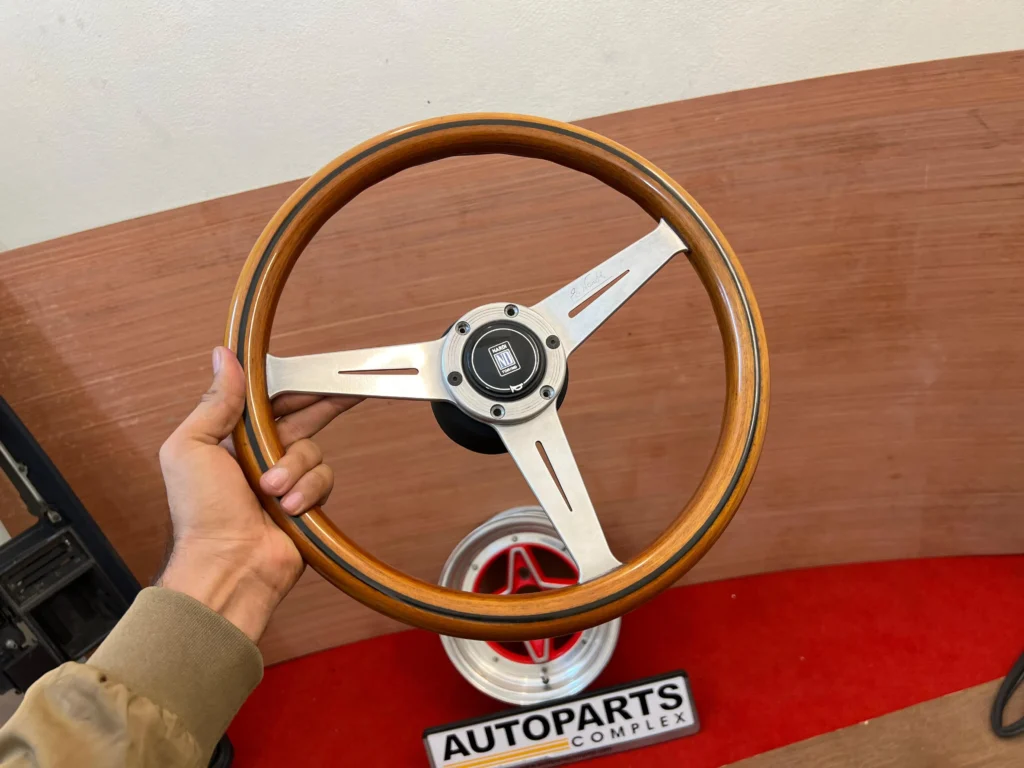 Vintage Nardi Torino Classic 365mm with horn button and its surrounding ring (1)