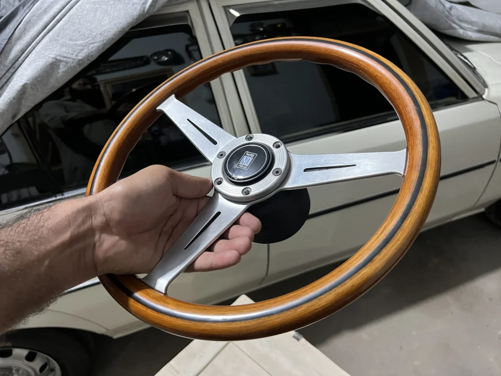Vintage Nardi Torino Classic 365mm with horn button and its surrounding ring (12)