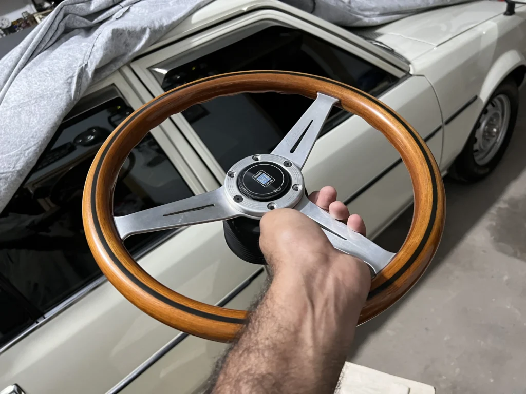 Vintage Nardi Torino Classic 365mm with horn button and its surrounding ring (13)