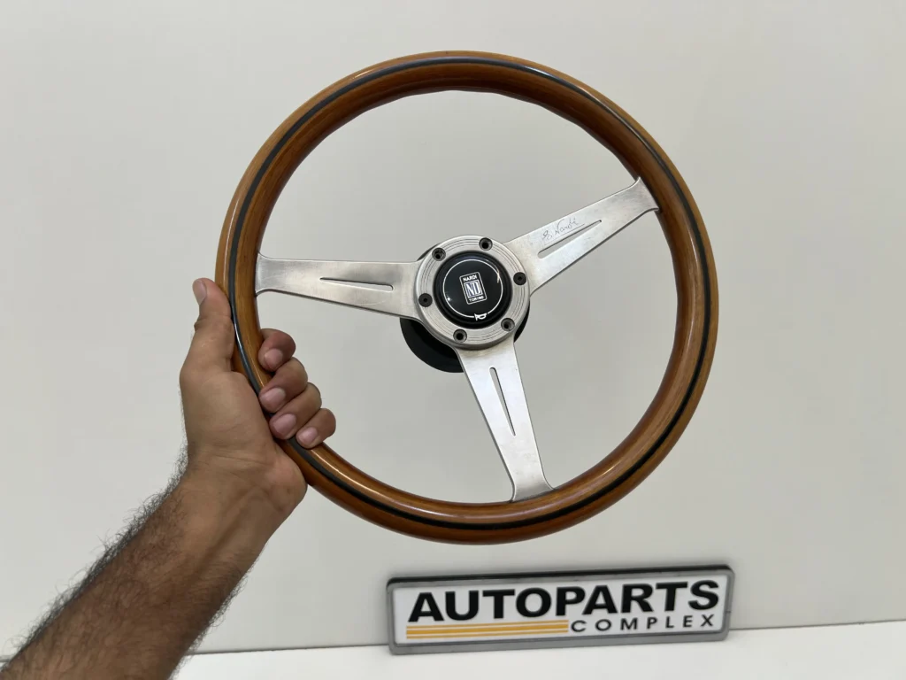 Vintage Nardi Torino Classic 365mm with horn button and its surrounding ring (2)
