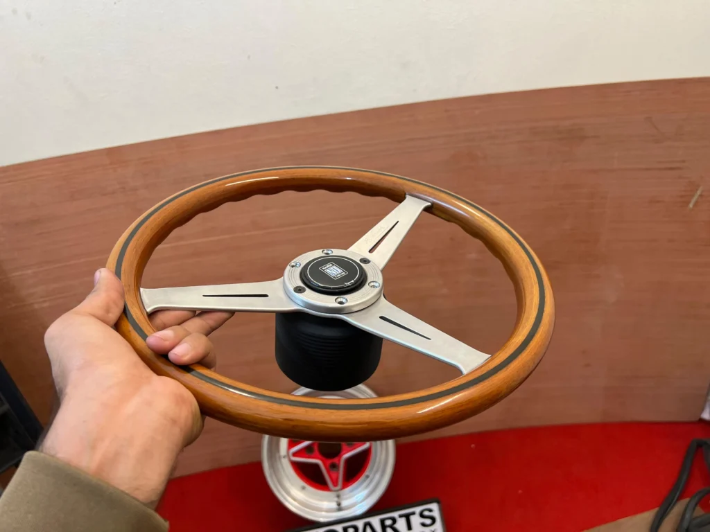 Vintage Nardi Torino Classic 365mm with horn button and its surrounding ring (2)