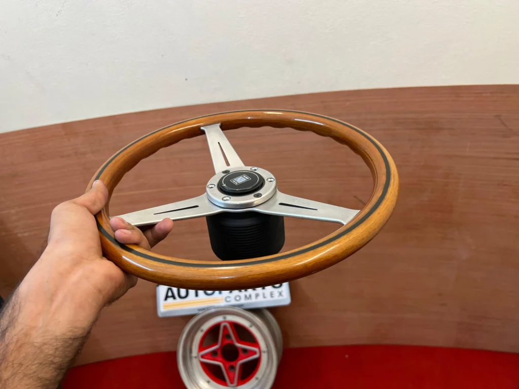 Vintage Nardi Torino Classic 365mm with horn button and its surrounding ring (4)