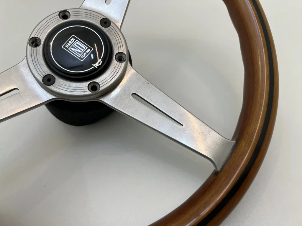 Vintage Nardi Torino Classic 365mm with horn button and its surrounding ring (5)