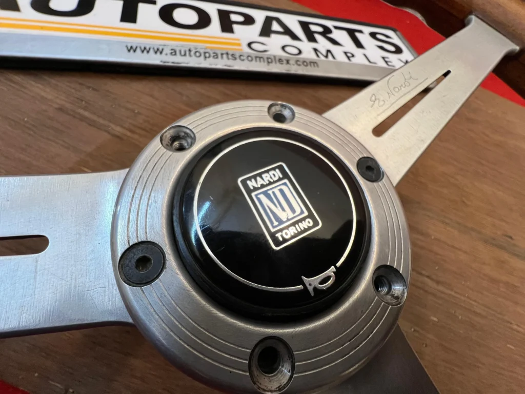 Vintage Nardi Torino Classic 365mm with horn button and its surrounding ring (5)