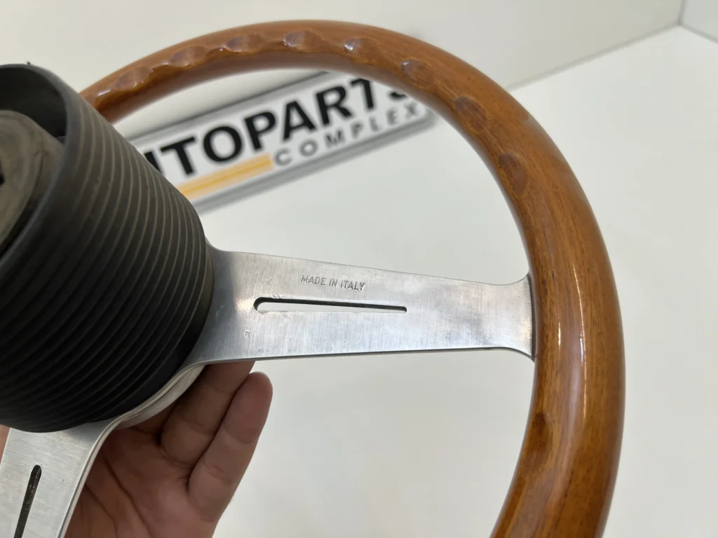 Vintage Nardi Torino Classic 365mm with horn button and its surrounding ring (7)