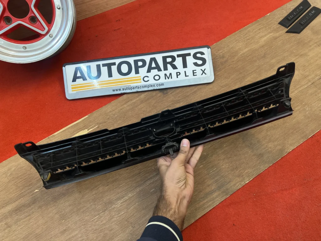 Ae100 Ae101 Ae102 OEM used grille with XXX C badge (2)