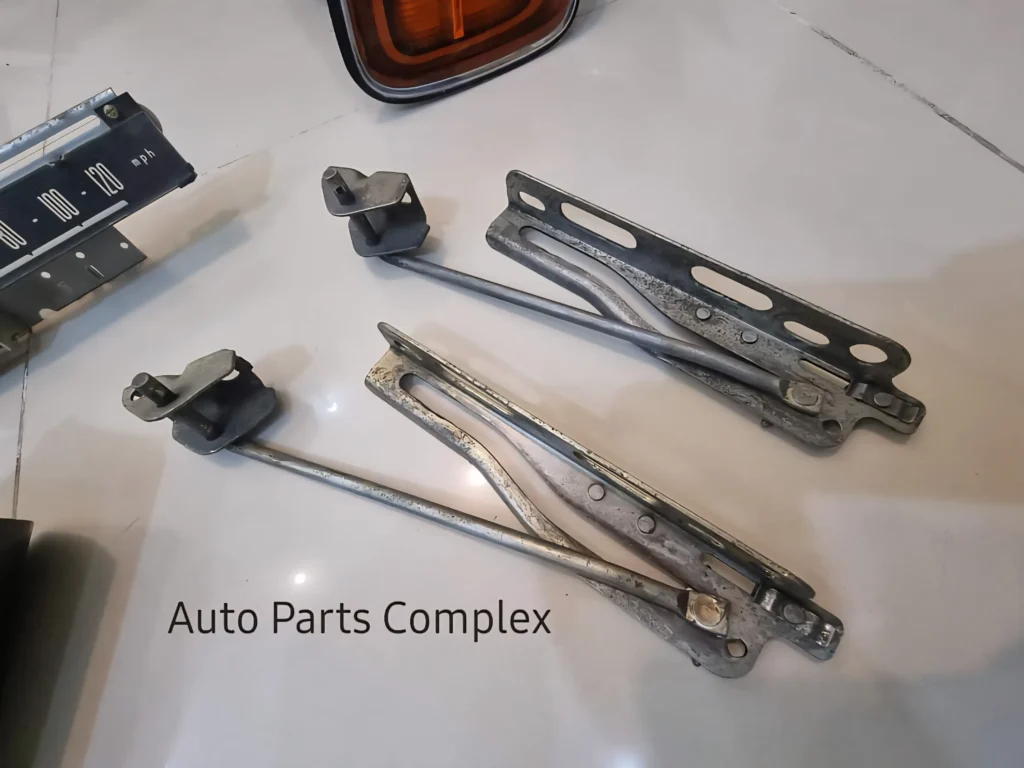 Corolla 1971 - 1974 ke20 te27 ke25 hood prop rod (2)