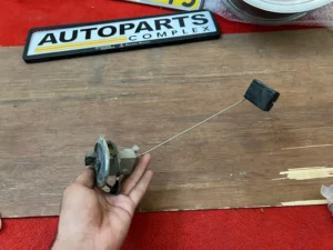 Corolla 1975 - 1979 ke30 Te30 fuel gauge sender unit (1)