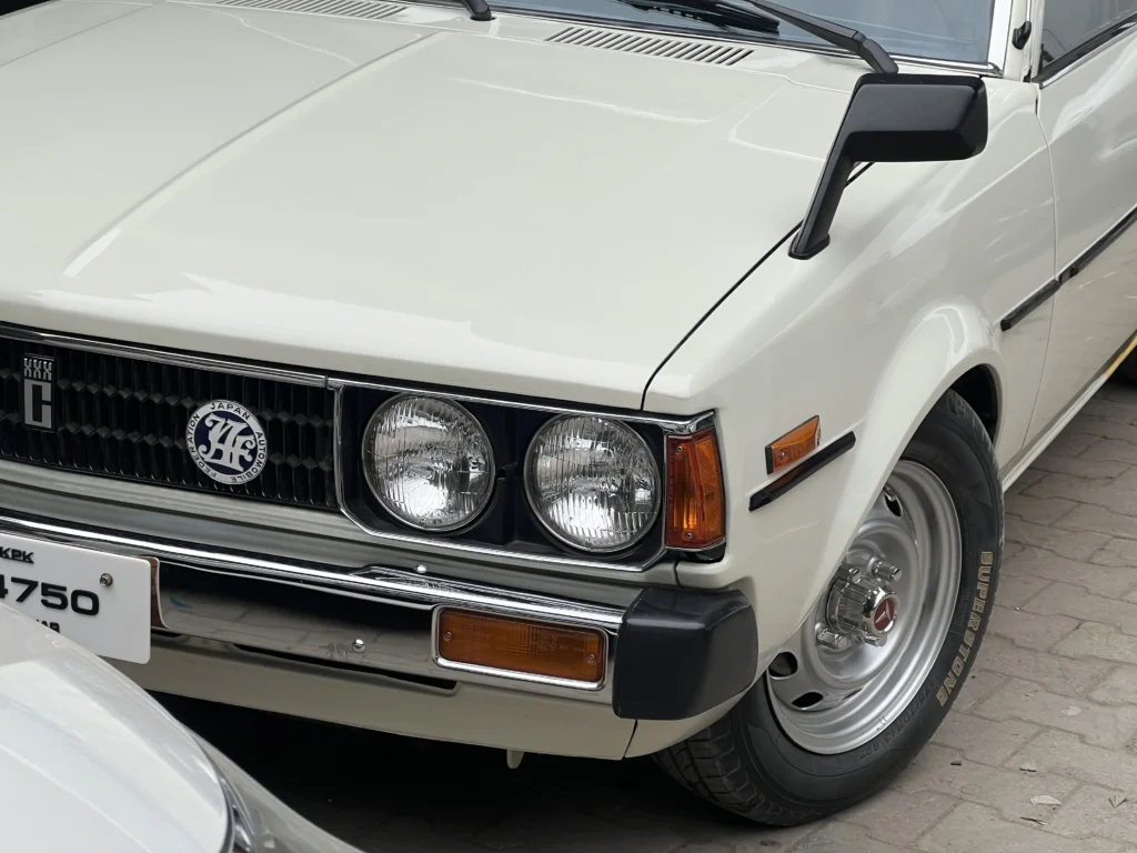 Corolla 1980 XXX C silver grille badge Ke70 Te71 1.8 Corolla (2)