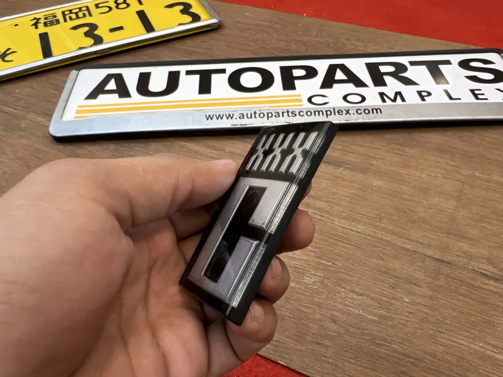 Corolla 1980 XXX C silver grille badge Ke70 Te71 1.8 Corolla (7)