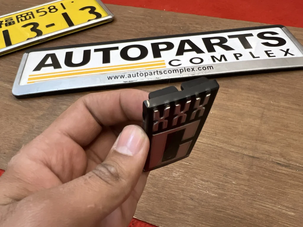 Corolla 1980 XXX C silver grille badge Ke70 Te71 1.8 Corolla (8)