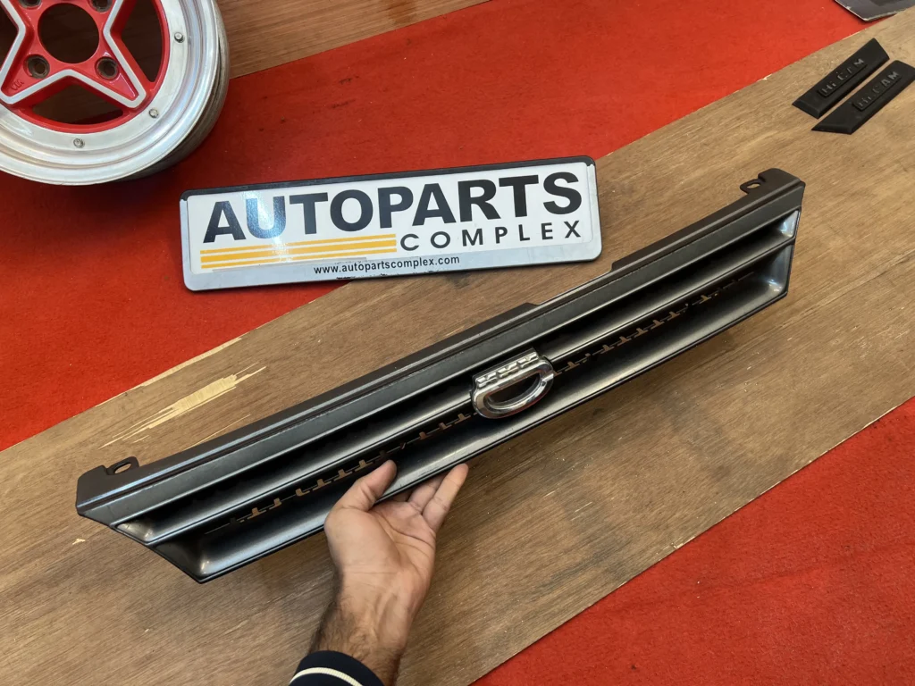 Corolla Ae100 Ae101 1992 - 1997 NOS OEM chrome grille (1)