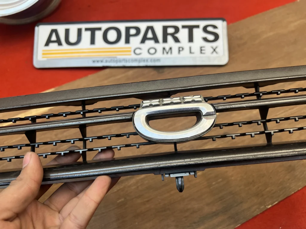 Corolla Ae100 Ae101 1992 - 1997 NOS OEM chrome grille (13)