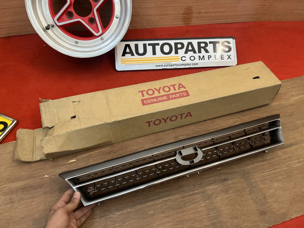 Corolla Ae100 Ae101 1992 - 1997 NOS OEM chrome grille (2)
