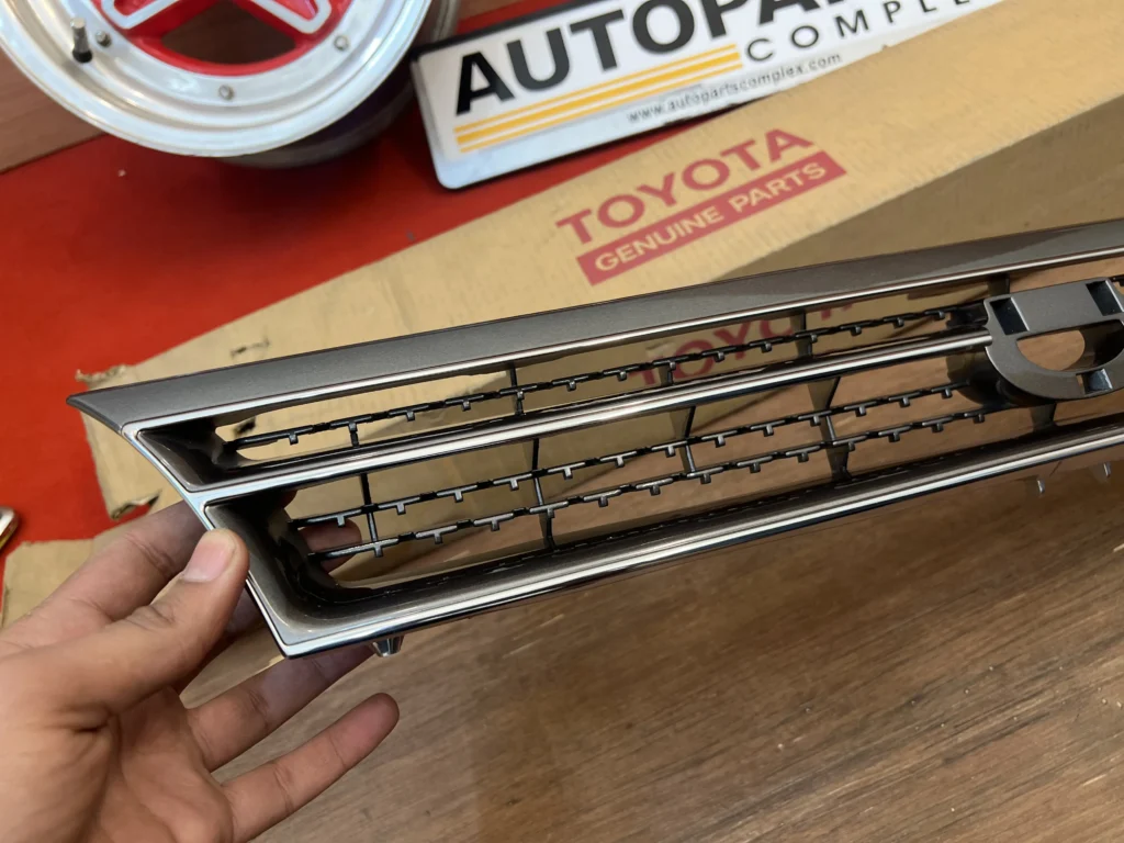 Corolla Ae100 Ae101 1992 - 1997 NOS OEM chrome grille (3)