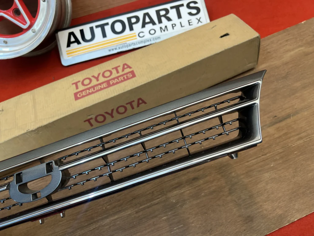 Corolla Ae100 Ae101 1992 - 1997 NOS OEM chrome grille (5)