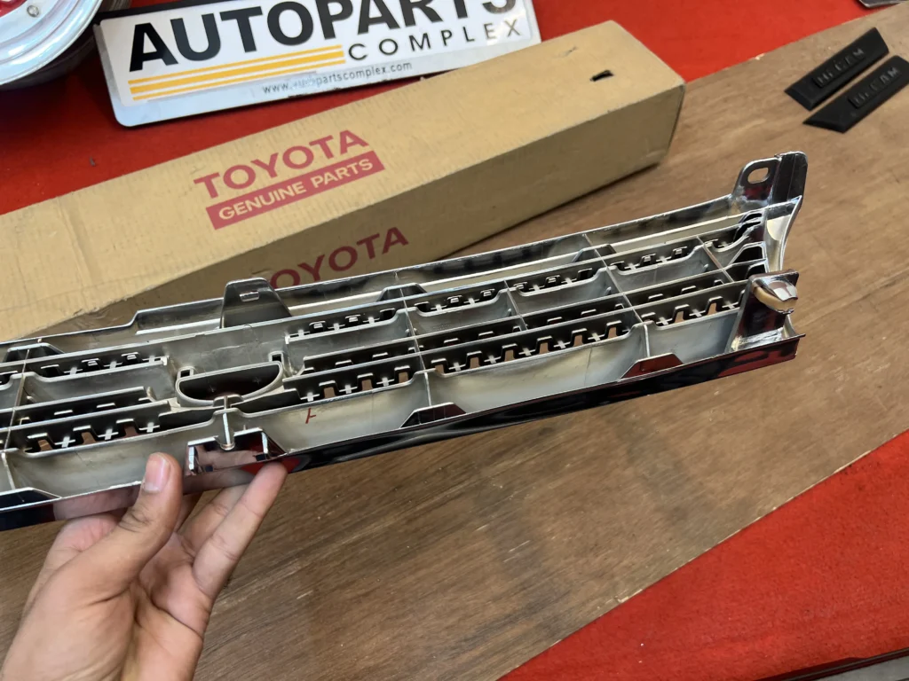 Corolla Ae100 Ae101 1992 - 1997 NOS OEM chrome grille (8)
