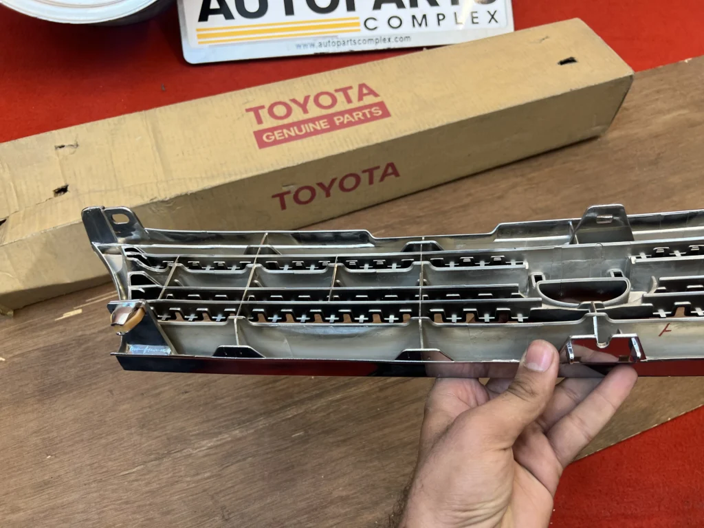 Corolla Ae100 Ae101 1992 - 1997 NOS OEM chrome grille (9)