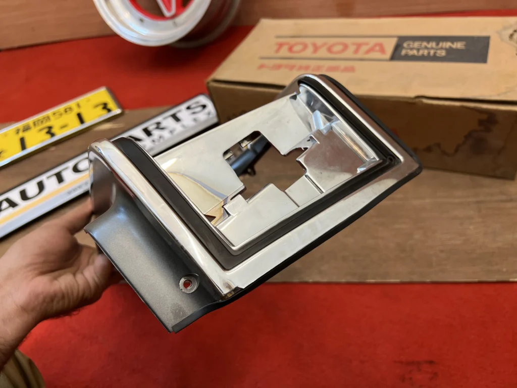 Corona 1979 1980 1981 RT130 Tt130 NOS OEM headlight bezels left side (10)