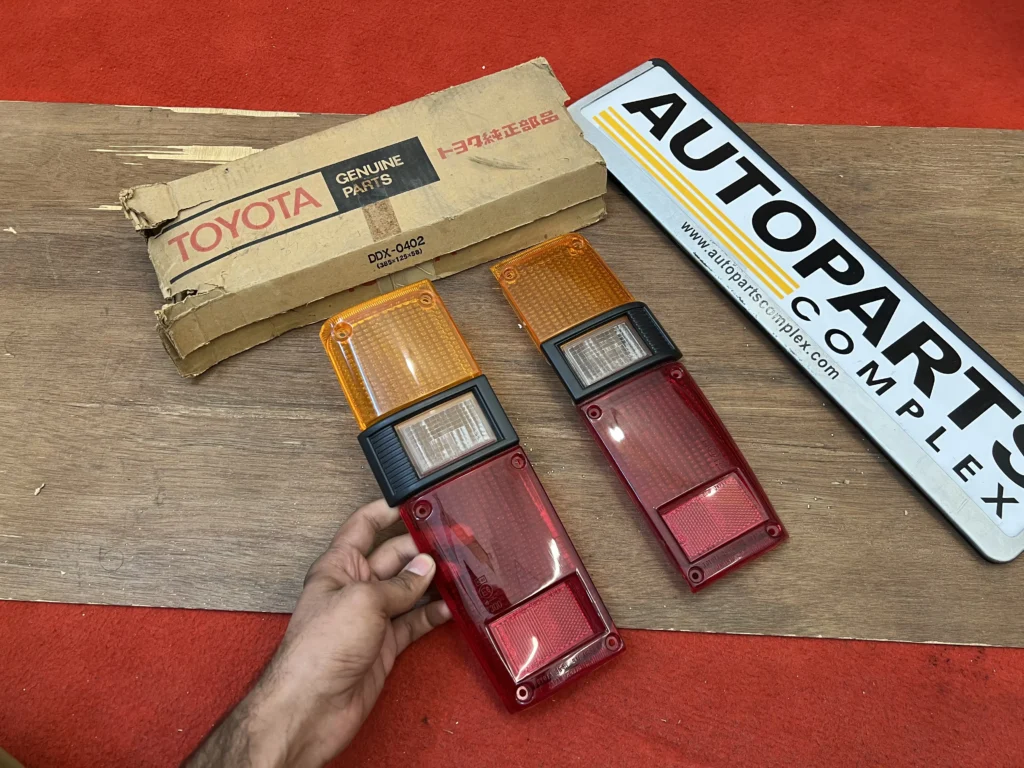 Hilux pickup Rn30 Rn40 Ln40 Rn36 Ln46 taillight lenses NOS OEM pair (2)